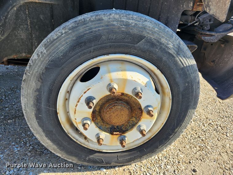 image for item KT9501 2004 GMC C5500  flatbed truck