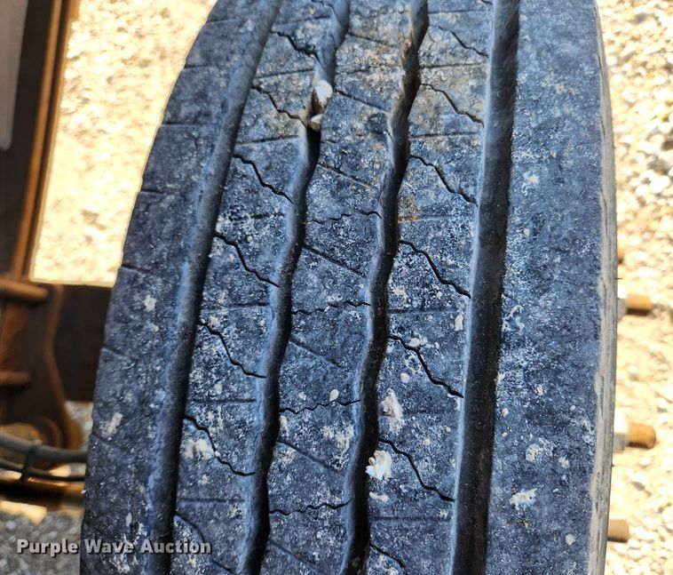 image for item KT9501 2004 GMC C5500  flatbed truck