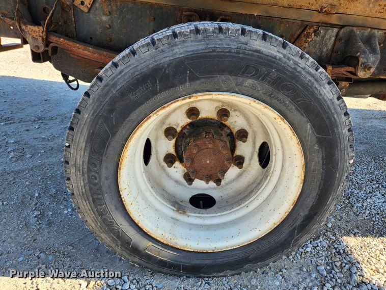 image for item KT9501 2004 GMC C5500  flatbed truck