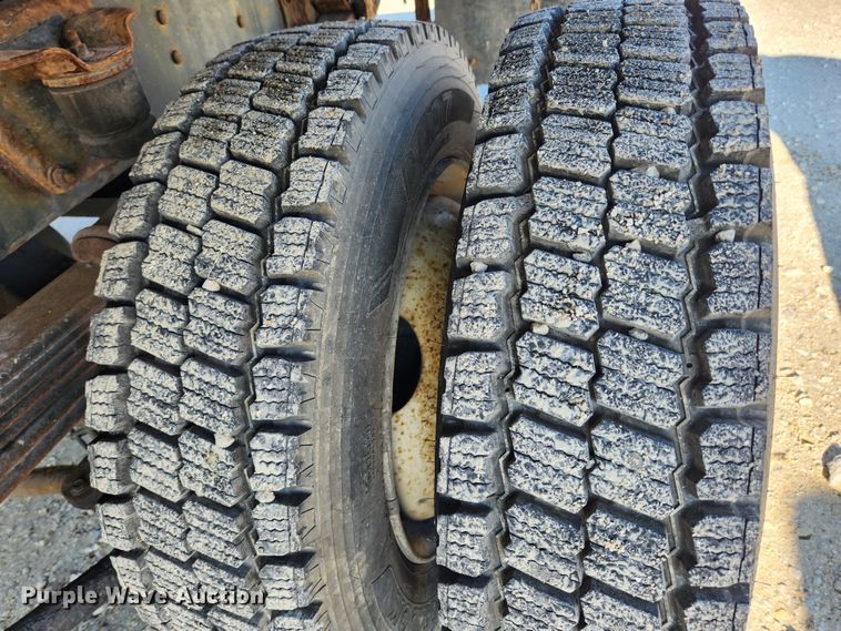 image for item KT9501 2004 GMC C5500  flatbed truck