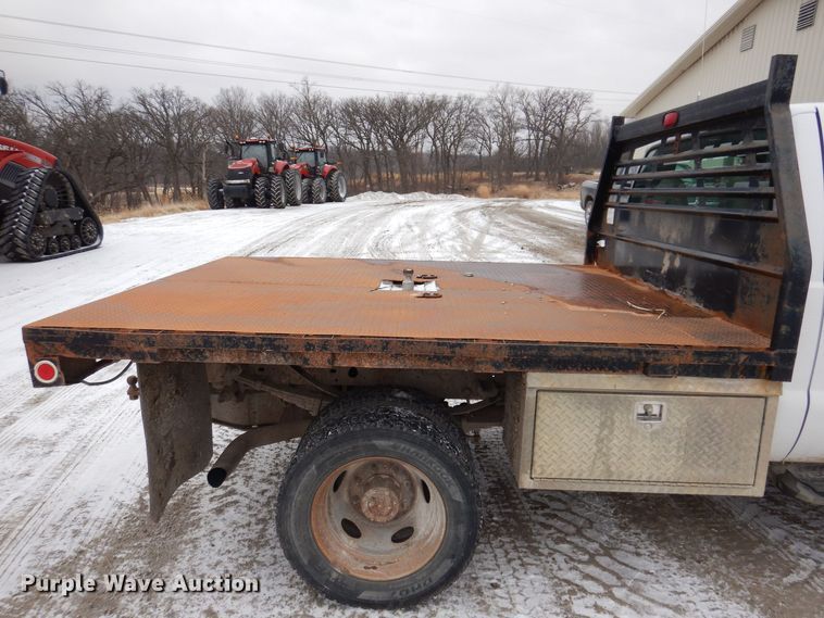 image for item KW9541 2000 Ford F550 XLT Super Duty  flatbed truck