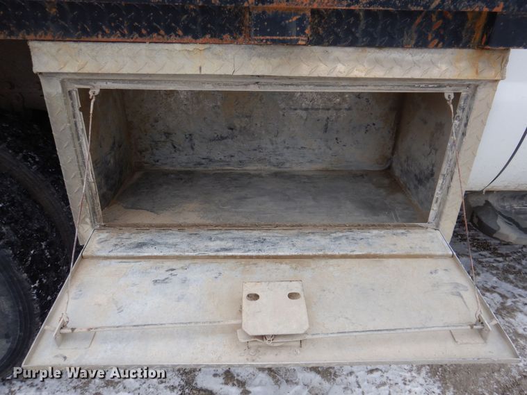 image for item KW9541 2000 Ford F550 XLT Super Duty  flatbed truck