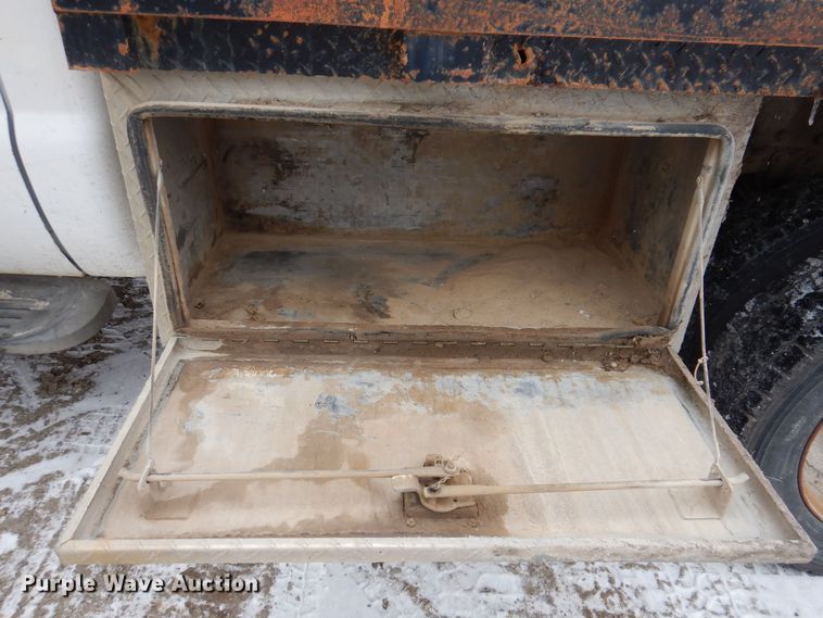 image for item KW9541 2000 Ford F550 XLT Super Duty  flatbed truck