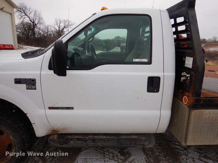 image for item KW9541 2000 Ford F550 XLT Super Duty  flatbed truck