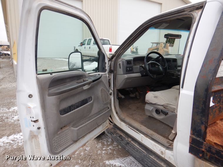 image for item KW9541 2000 Ford F550 XLT Super Duty  flatbed truck