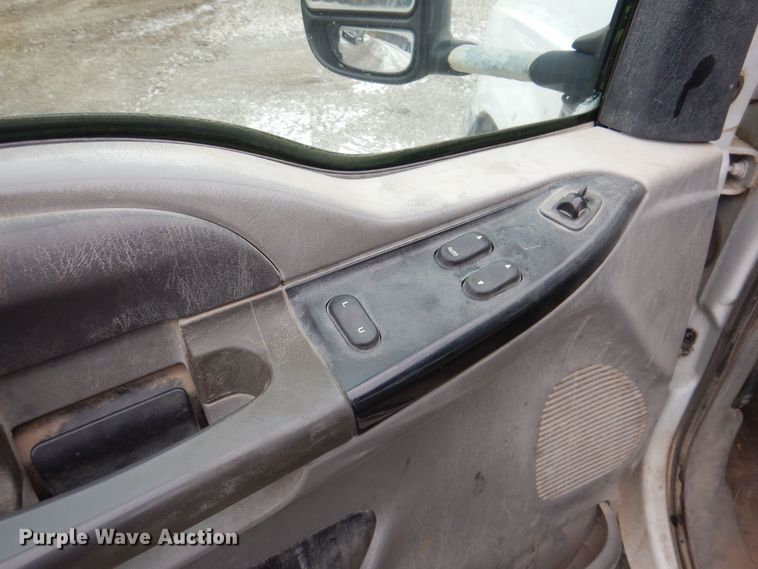 image for item KW9541 2000 Ford F550 XLT Super Duty  flatbed truck