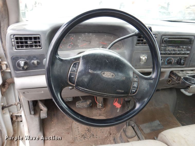 image for item KW9541 2000 Ford F550 XLT Super Duty  flatbed truck