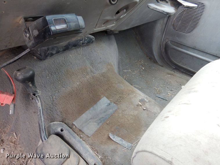 image for item KW9541 2000 Ford F550 XLT Super Duty  flatbed truck