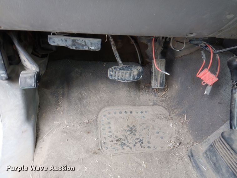 image for item KW9541 2000 Ford F550 XLT Super Duty  flatbed truck