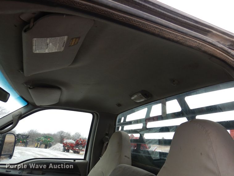 image for item KW9541 2000 Ford F550 XLT Super Duty  flatbed truck