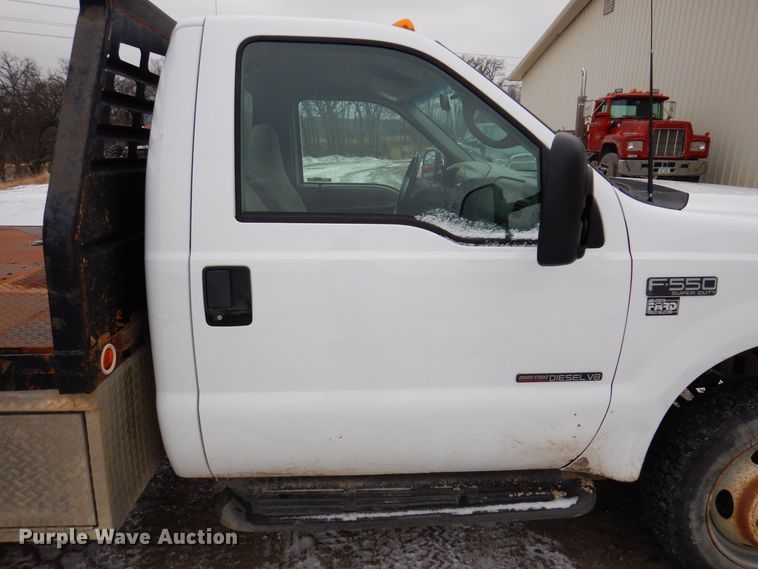 image for item KW9541 2000 Ford F550 XLT Super Duty  flatbed truck