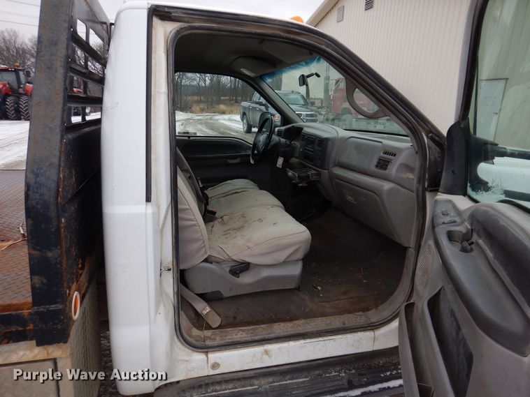 image for item KW9541 2000 Ford F550 XLT Super Duty  flatbed truck