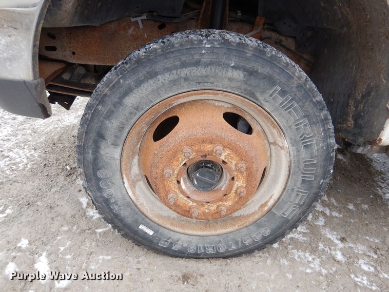 image for item KW9541 2000 Ford F550 XLT Super Duty  flatbed truck