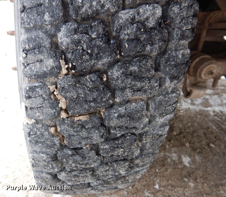 image for item KW9541 2000 Ford F550 XLT Super Duty  flatbed truck