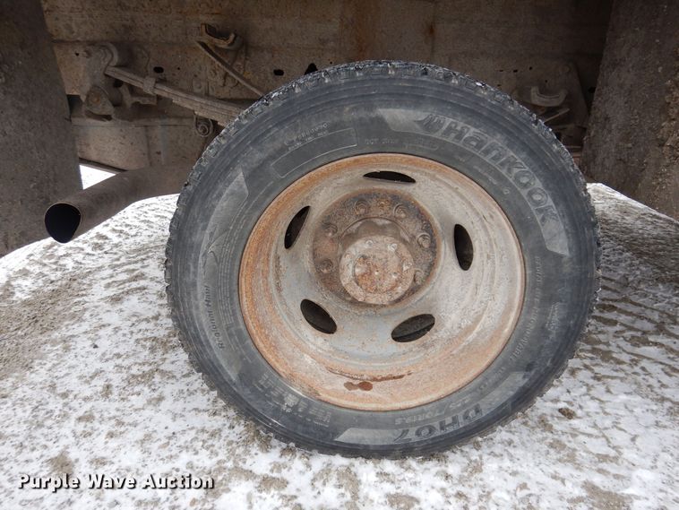 image for item KW9541 2000 Ford F550 XLT Super Duty  flatbed truck