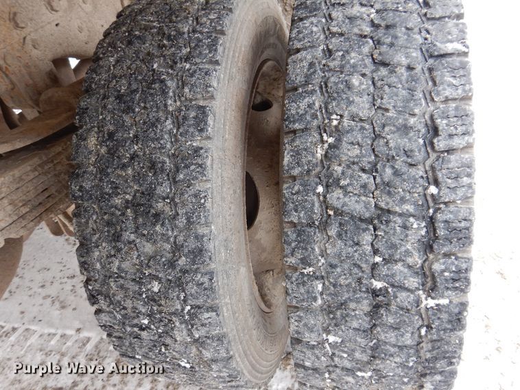 image for item KW9541 2000 Ford F550 XLT Super Duty  flatbed truck