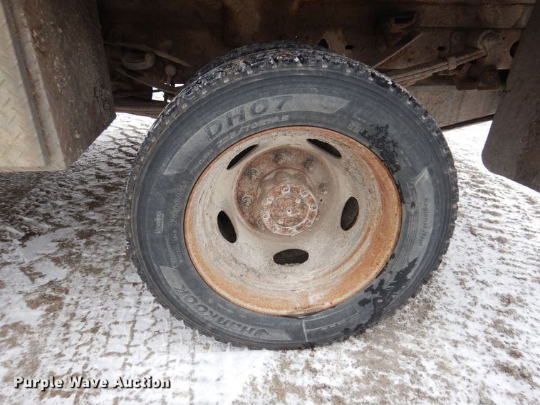 image for item KW9541 2000 Ford F550 XLT Super Duty  flatbed truck