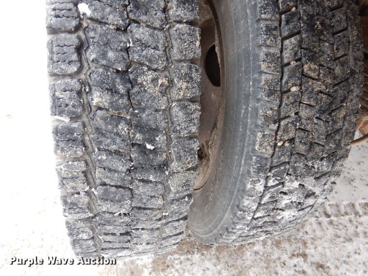 image for item KW9541 2000 Ford F550 XLT Super Duty  flatbed truck