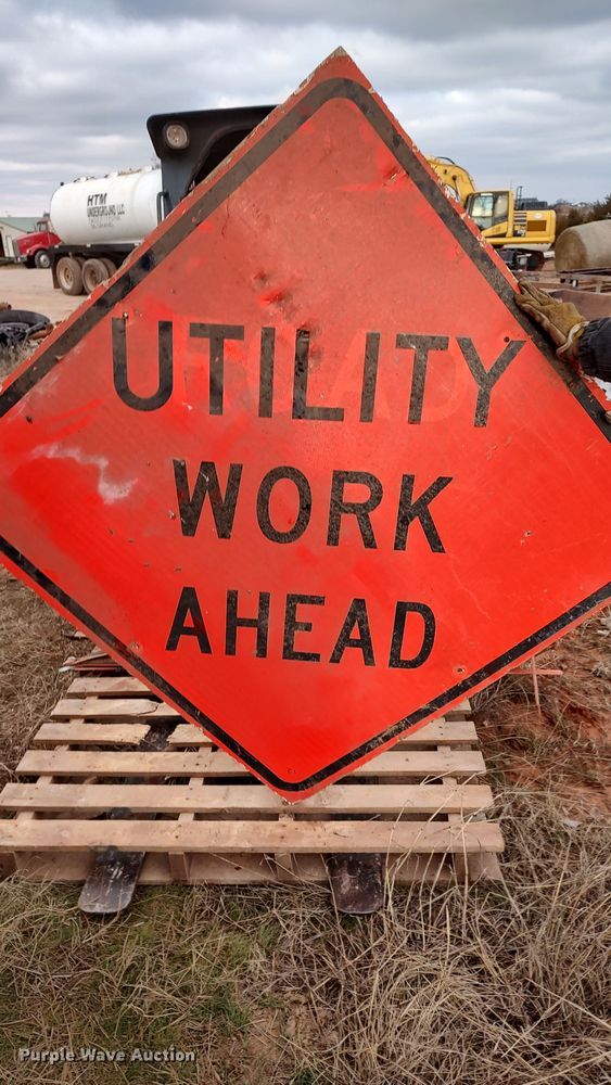 image for item LA9299 Approximately 5 road signs