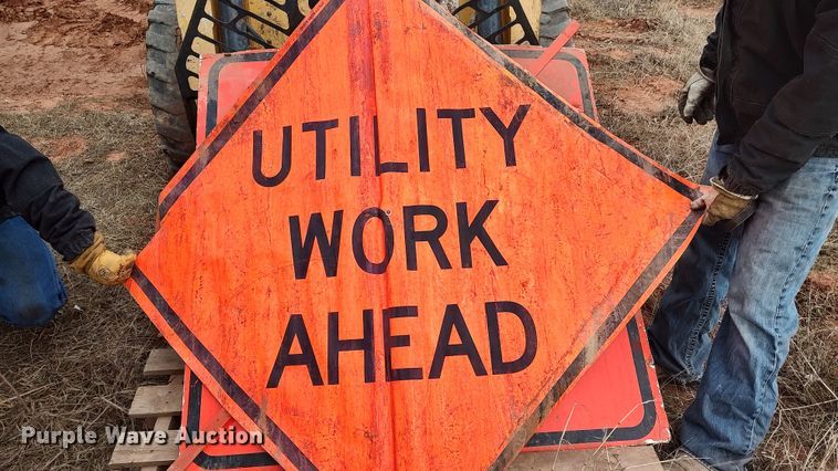 image for item LA9299 Approximately 5 road signs