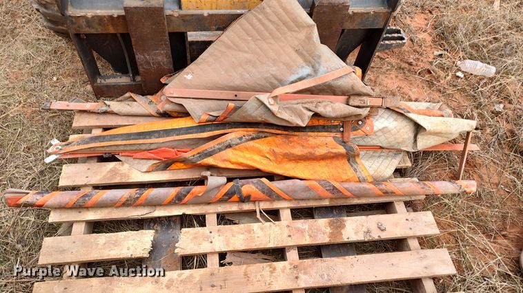 image for item LA9299 Approximately 5 road signs