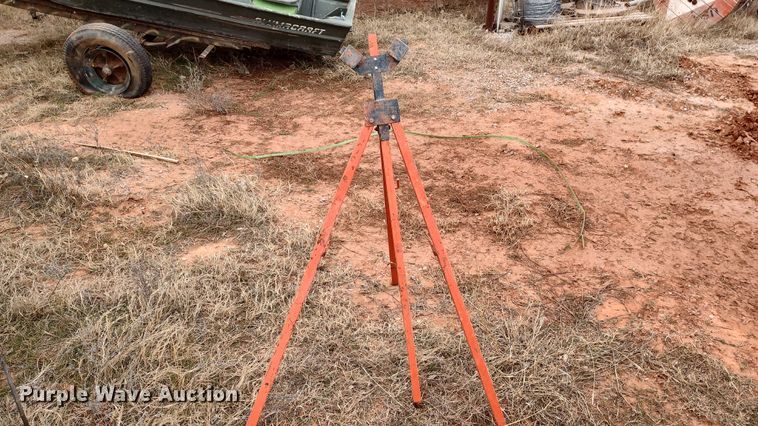 image for item LA9299 Approximately 5 road signs