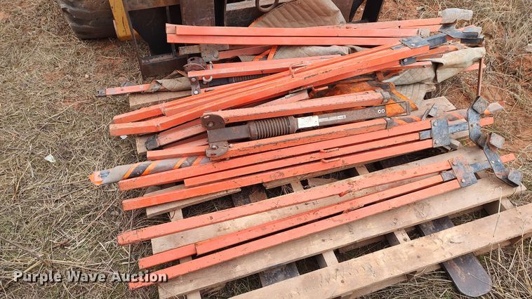 image for item LA9299 Approximately 5 road signs