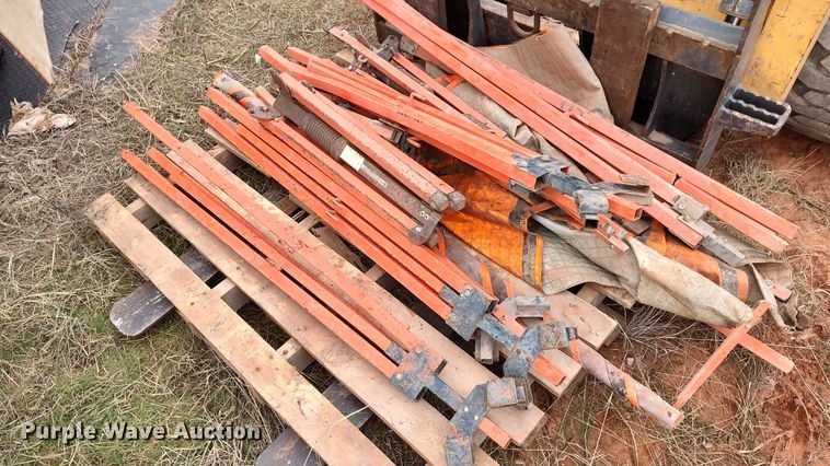 image for item LA9299 Approximately 5 road signs