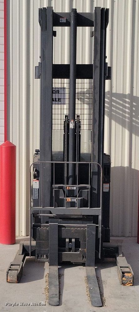 image for item LG9453 Crown RR3020-35  forklift