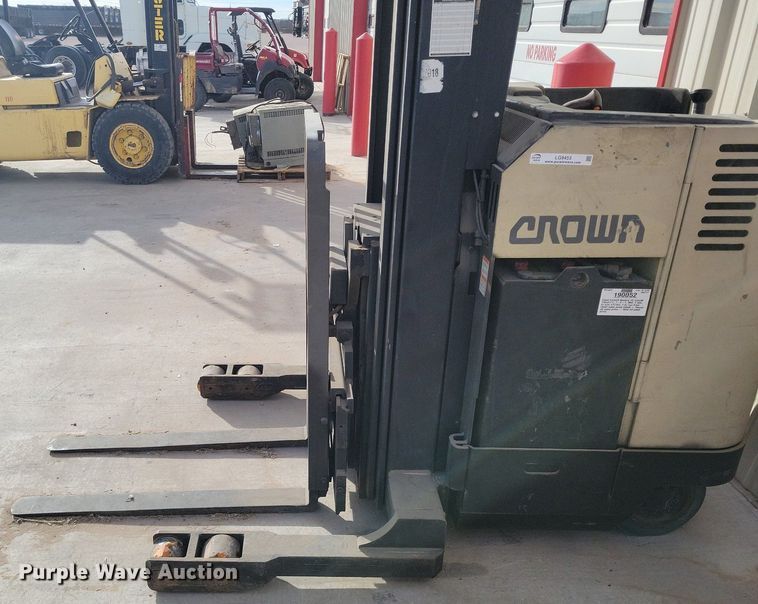 image for item LG9453 Crown RR3020-35  forklift