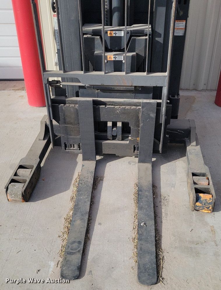image for item LG9453 Crown RR3020-35  forklift