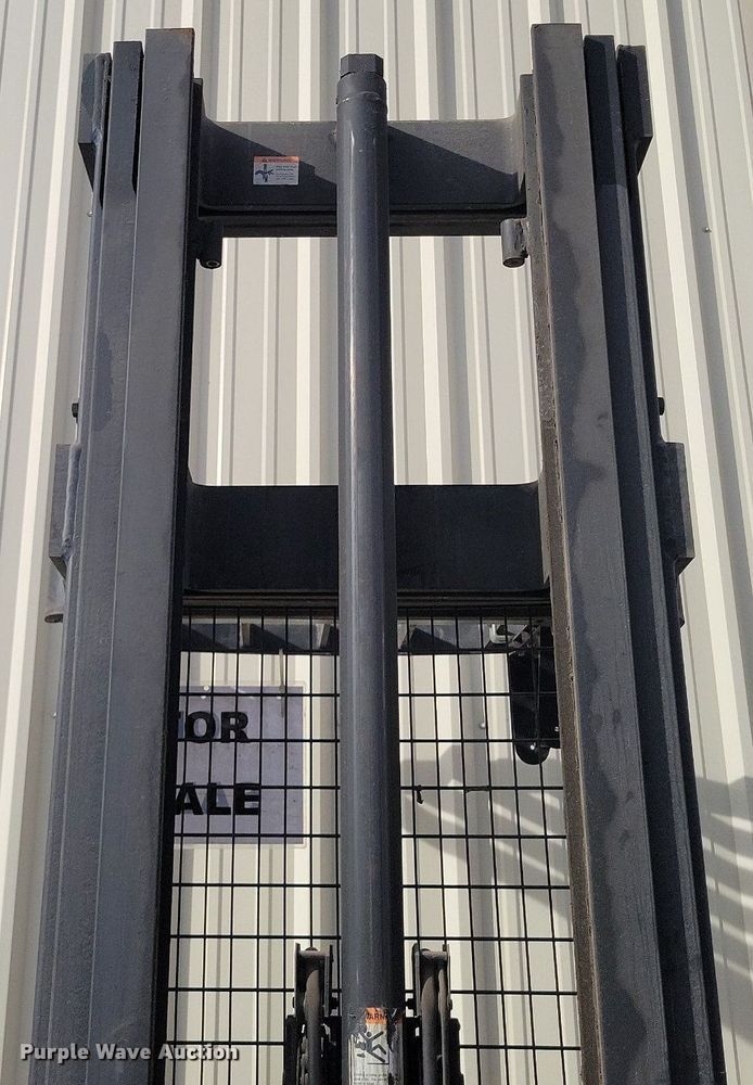 image for item LG9453 Crown RR3020-35  forklift