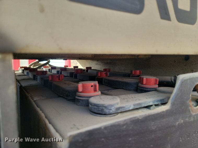 image for item LG9453 Crown RR3020-35  forklift