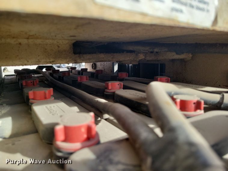 image for item LG9453 Crown RR3020-35  forklift