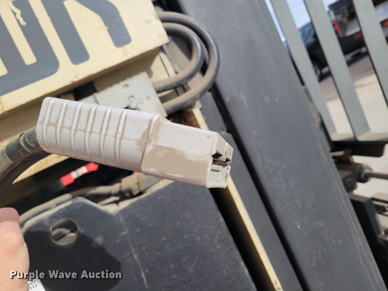 image for item LG9453 Crown RR3020-35  forklift