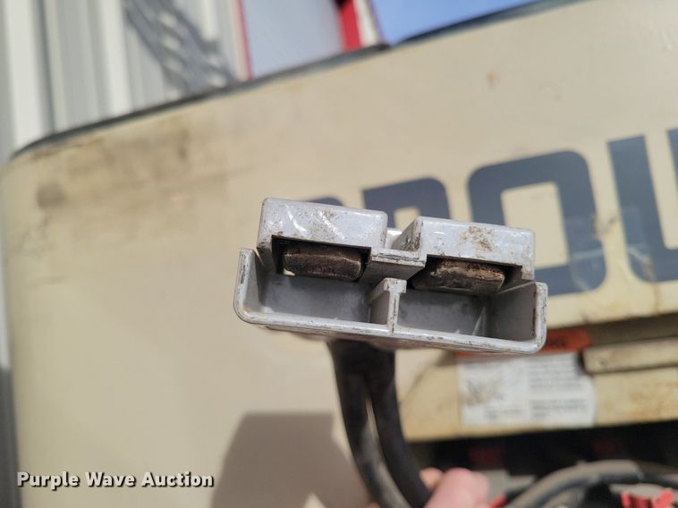 image for item LG9453 Crown RR3020-35  forklift