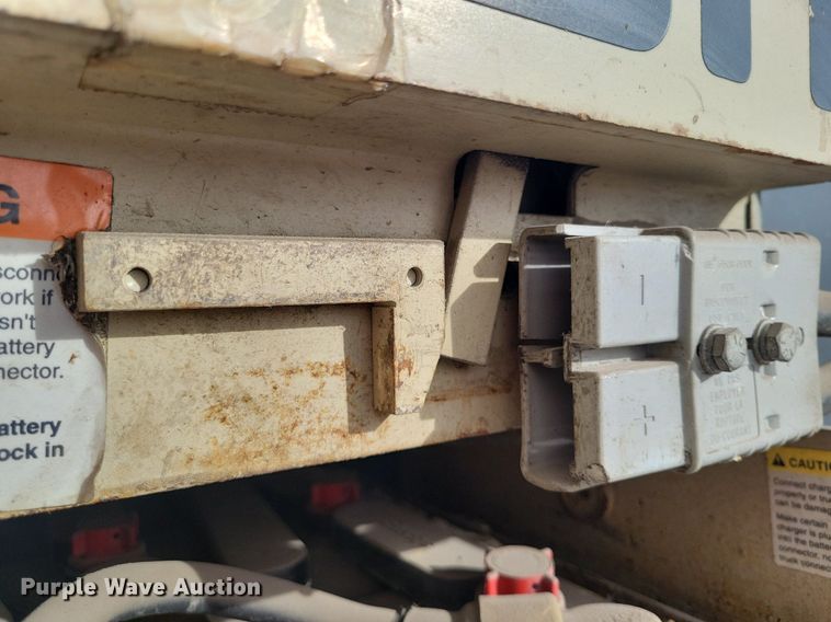 image for item LG9453 Crown RR3020-35  forklift