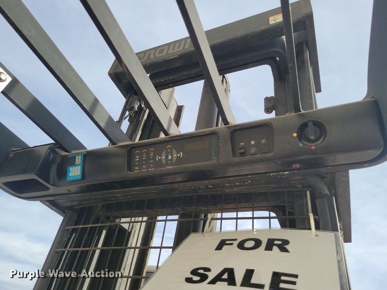 image for item LG9453 Crown RR3020-35  forklift