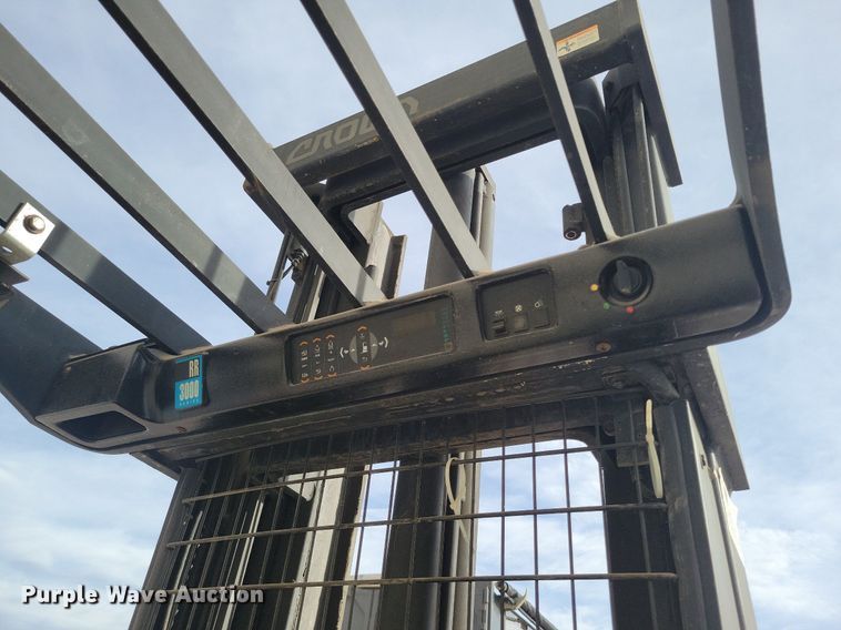 image for item LG9453 Crown RR3020-35  forklift