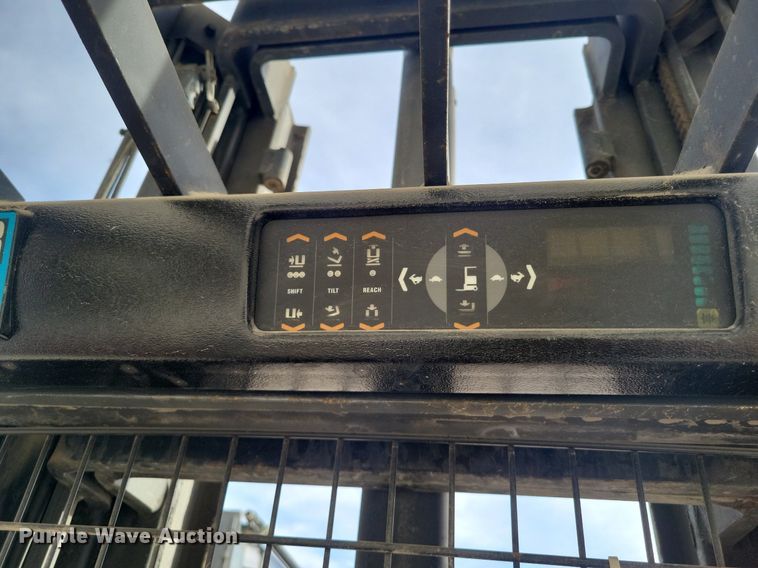 image for item LG9453 Crown RR3020-35  forklift