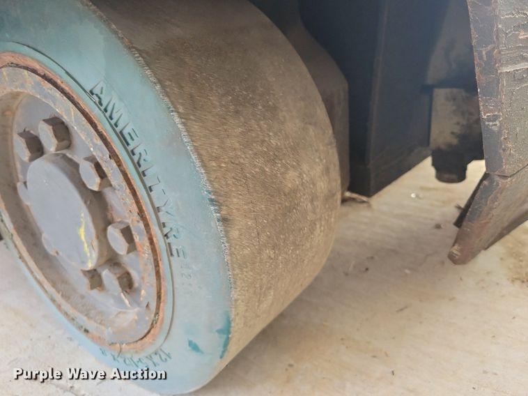 image for item LG9453 Crown RR3020-35  forklift