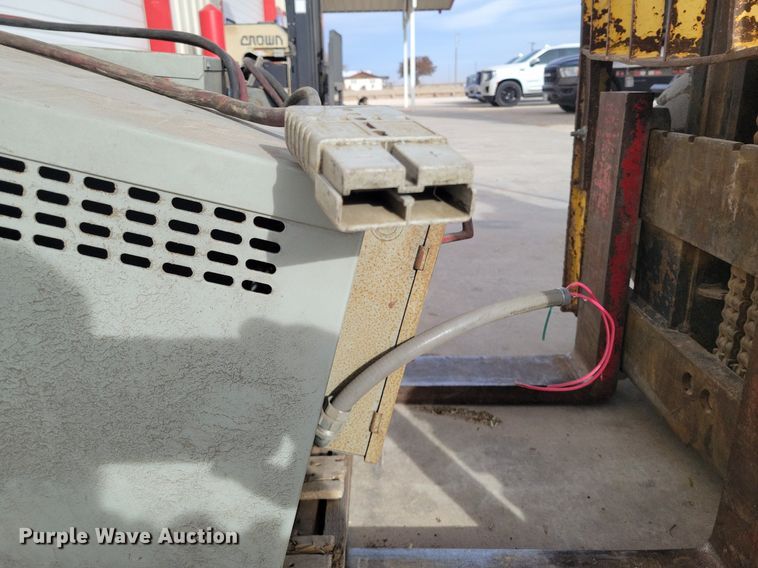 image for item LG9453 Crown RR3020-35  forklift