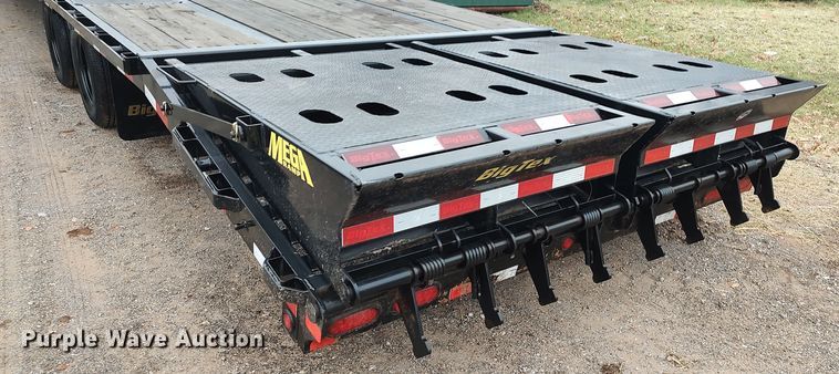 image for item LK9287 2019 Big Tex 22GN-35BK-5MR  equipment trailer