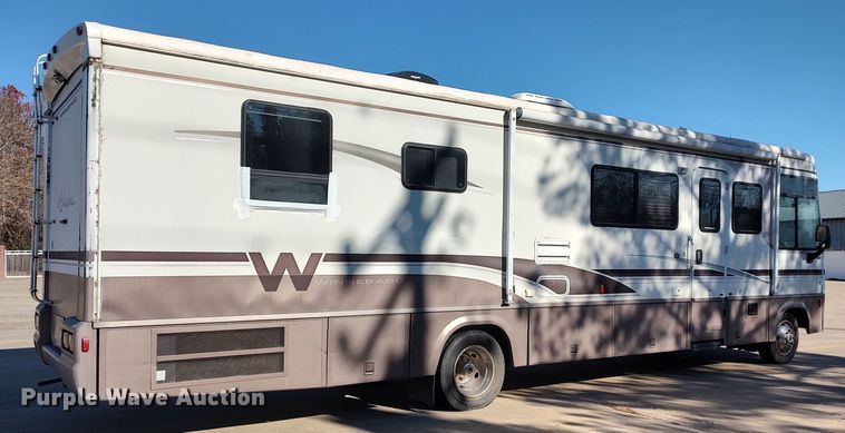 image for item LK9450 2000 Winnebago Adventurer WFG35B  RV