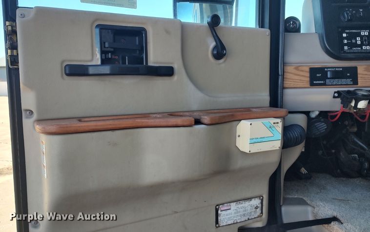 image for item LK9450 2000 Winnebago Adventurer WFG35B  RV