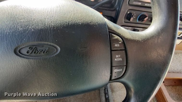 image for item LK9450 2000 Winnebago Adventurer WFG35B  RV