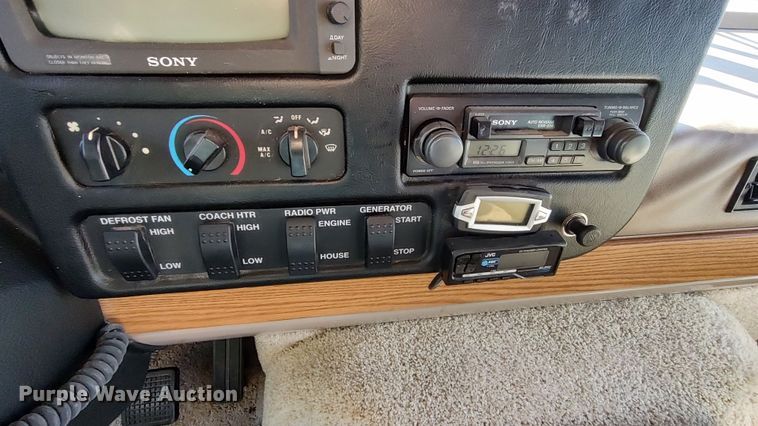 image for item LK9450 2000 Winnebago Adventurer WFG35B  RV