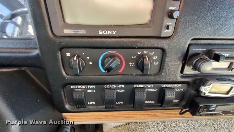 image for item LK9450 2000 Winnebago Adventurer WFG35B  RV