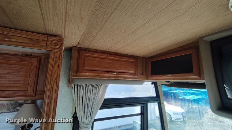 image for item LK9450 2000 Winnebago Adventurer WFG35B  RV