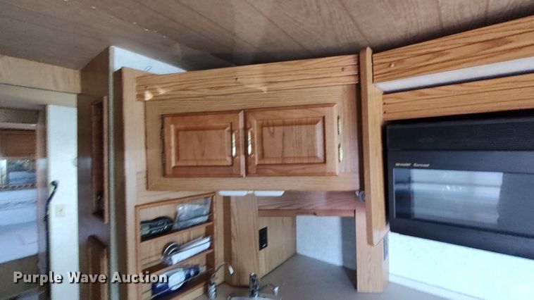 image for item LK9450 2000 Winnebago Adventurer WFG35B  RV